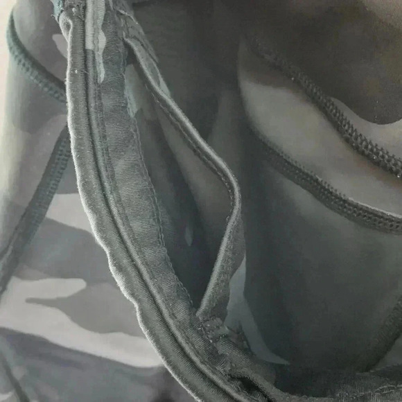 Athleta Size Extra Small Camo‎ Contender 7/8 Tight Black Pocket EUC - Picture 7 of 8